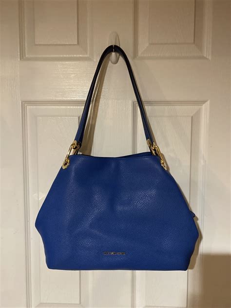 michael kors raven blau|Raven Large Pebbled Leather Shoulder Bag .